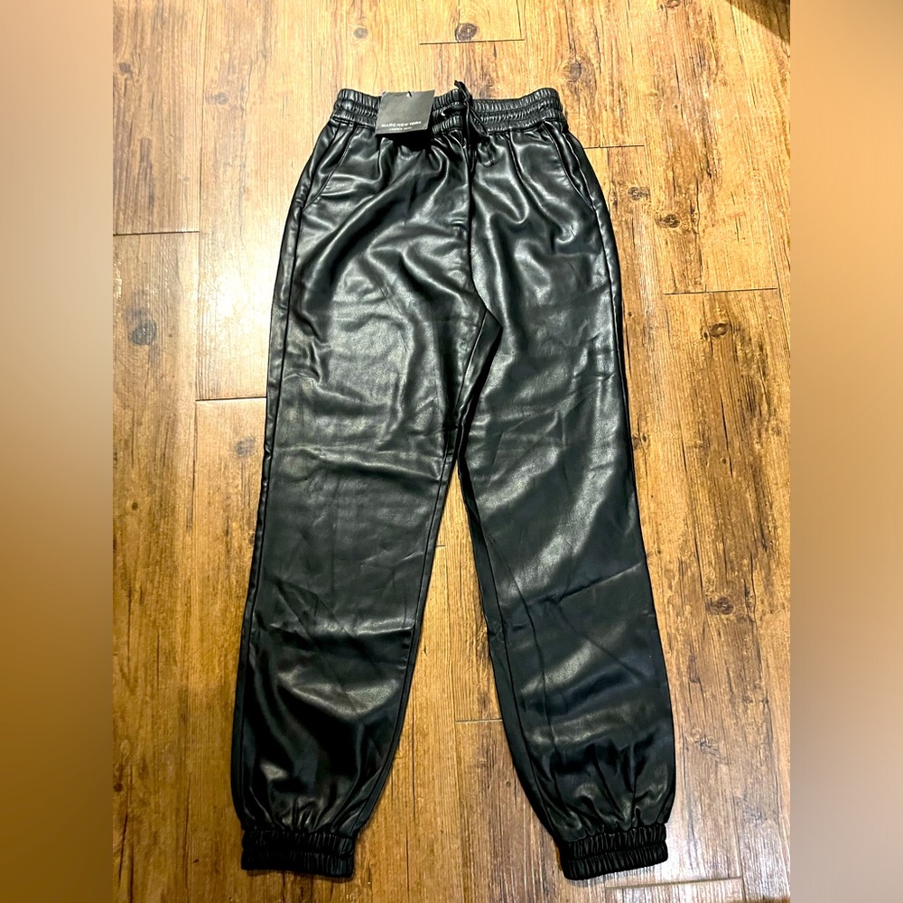 NWT MARC NEW YORK BY ANDREW MARK BLACK VEAGAN LEATHER JOGGERS RETAIL $83 SIZE S